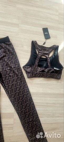 Костюм для тренировок