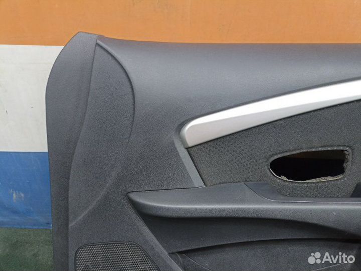 Обшивка двери передняя правая Nissan Almera G15