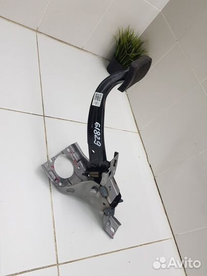 Педаль тормоза (Kia Seltos)