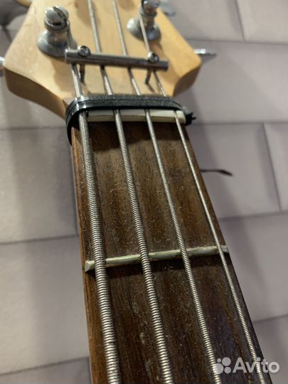 Бас гитара yamaha