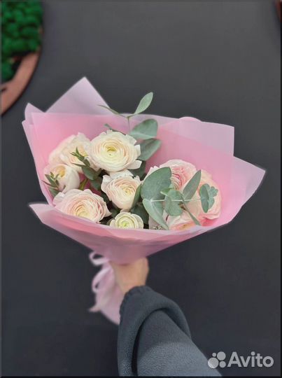 Букет из разноцветных тюльпанов