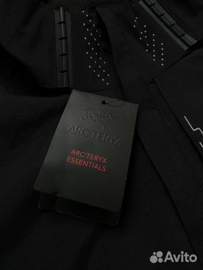 Ветровка Arcteryx весенняя