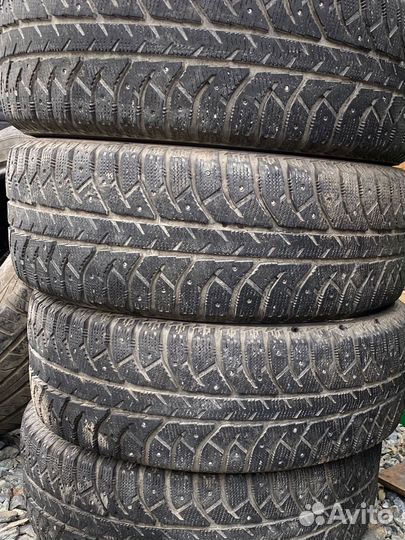 Bridgestone Ice Cruiser 7000 215/60 R16