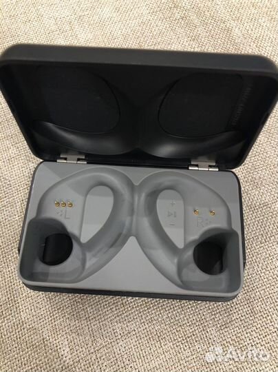 Зарчдный кейс для наушников jbl