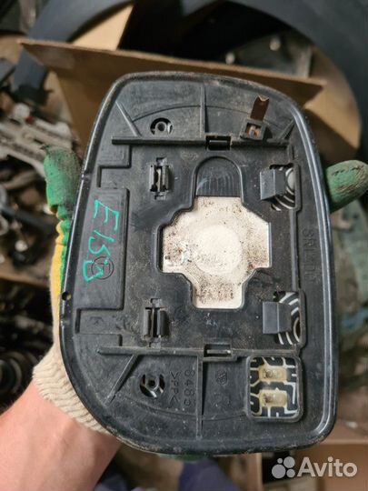 Зеркальный элемент правый Toyota Corolla E150 1.6