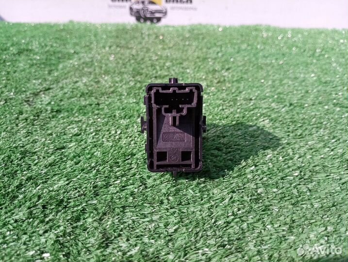 Кнопка стеклоподъемника Ford Mustang