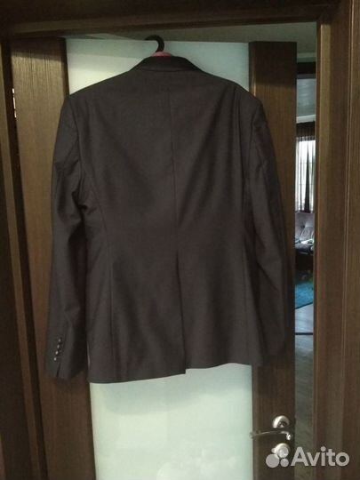 Костюм молодежный приталиный 