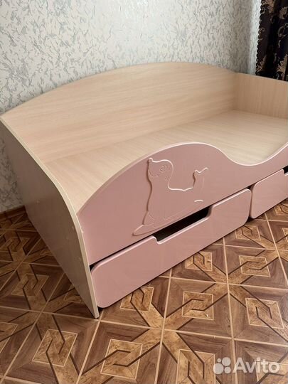 Кровать детская с выдвижными ящиками