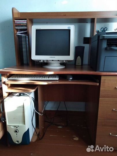Компьютерный стол