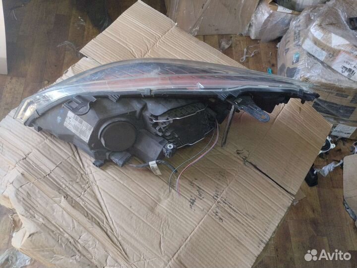 Фара правая Renault Megane III оригинал