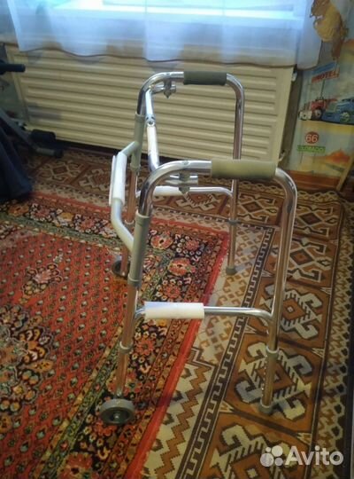 Ходунки для инвалидов