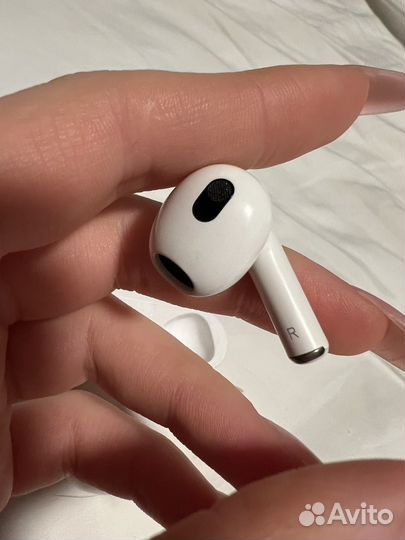 Кейс для airpods с одним правым наушником