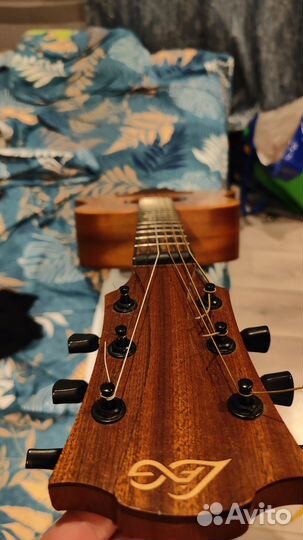 Акустическая гитара (массив)