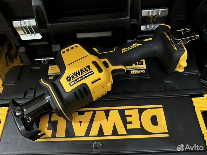 Сабельная пила Dewalt dcs369 в ящике