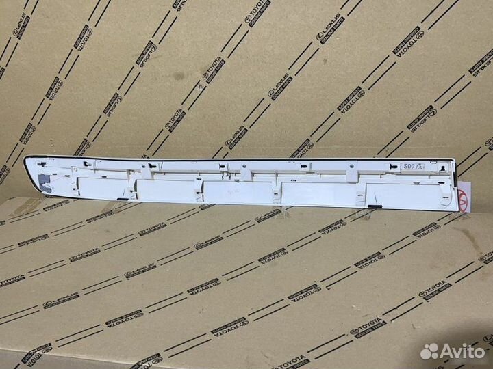 Молдинг двери передний правый Lexus Lx 570