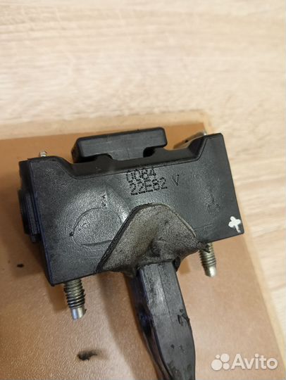 Ограничитель двери LADA vesta 2018 года. Комплект