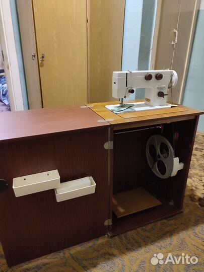 Машинка швейная Чайка