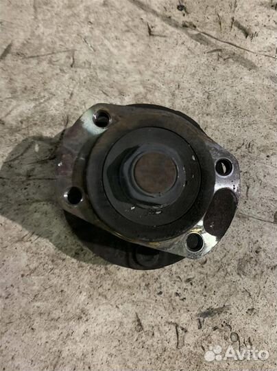 Ступица задняя dodge Caravan 2001-2007 3.3