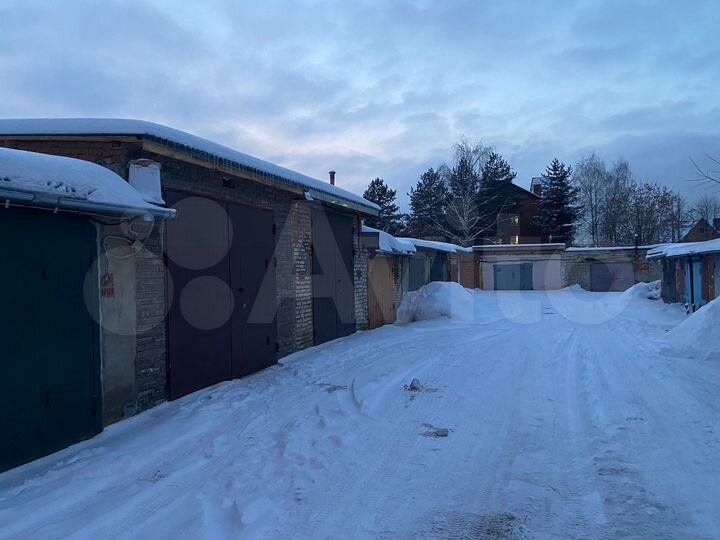 Гараж, > 30 м²