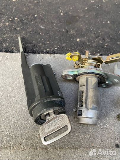 Замки личинки toyota mark II gx100