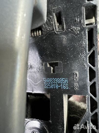 Ручка двери правая vw polo седан с основанием