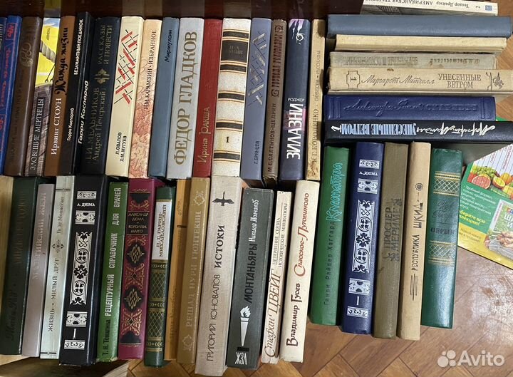 Много книг, журналов, газет