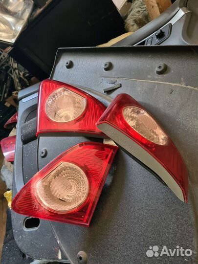 Фонарь в крышку багажника Toyota Corolla e150 2008
