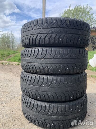 Bridgestone Ice Cruiser 5000 235/65 R17
