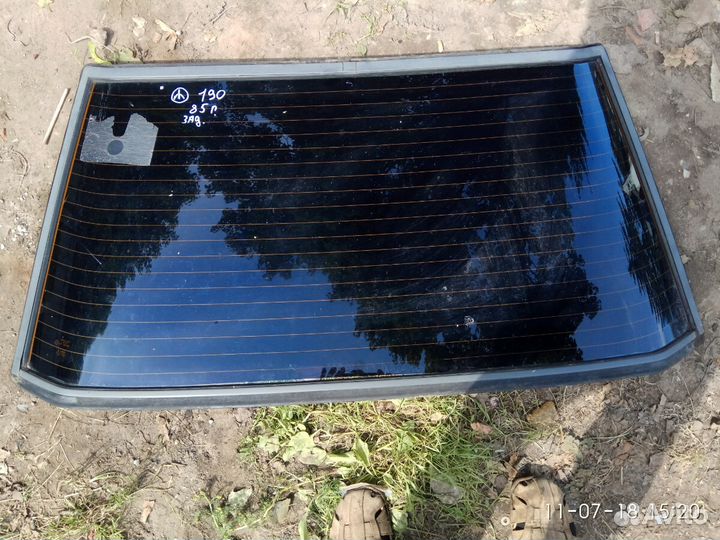 Заднее стекло 190 Mercedes 1985 год