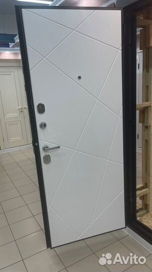 Дверь входная новая