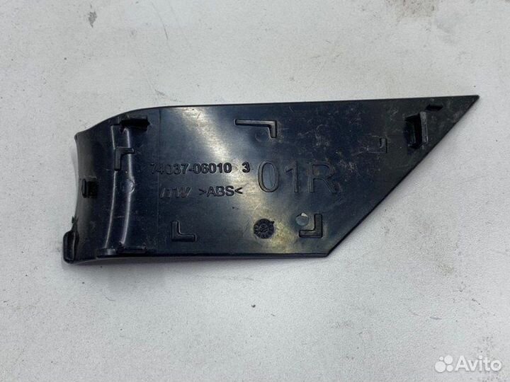 Накладка ручки двери внутренняя правая Toyota