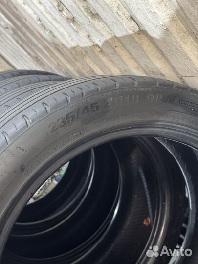 Kumho Road Venture AT 235/45 R18 98W