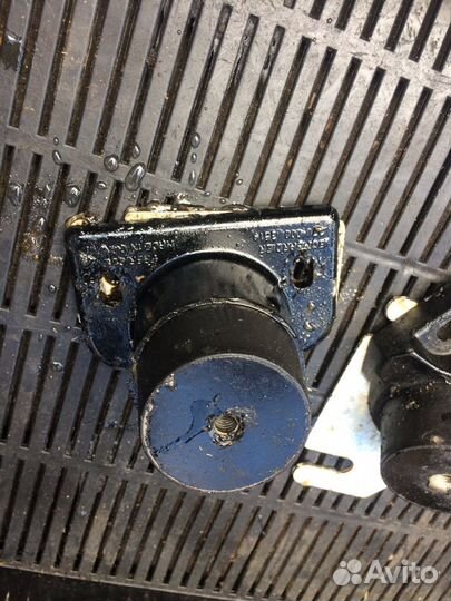 270000344,270000346 Опора двигателя BRP Sea-Doo