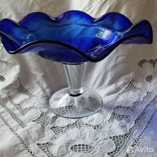 Фруктовницы, вазы на ножке