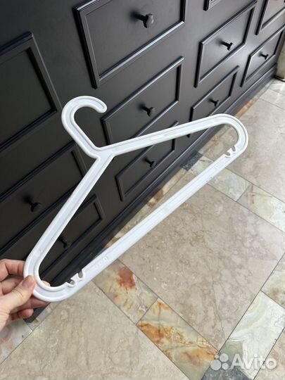 Вешалки плечики IKEA белые