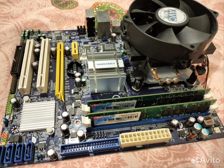 Материнская плата 775