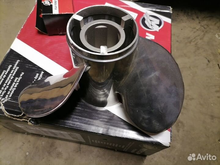 Винт на лодочный мотор двигателя 200 л.с