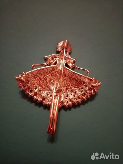 Серьги. Брошь