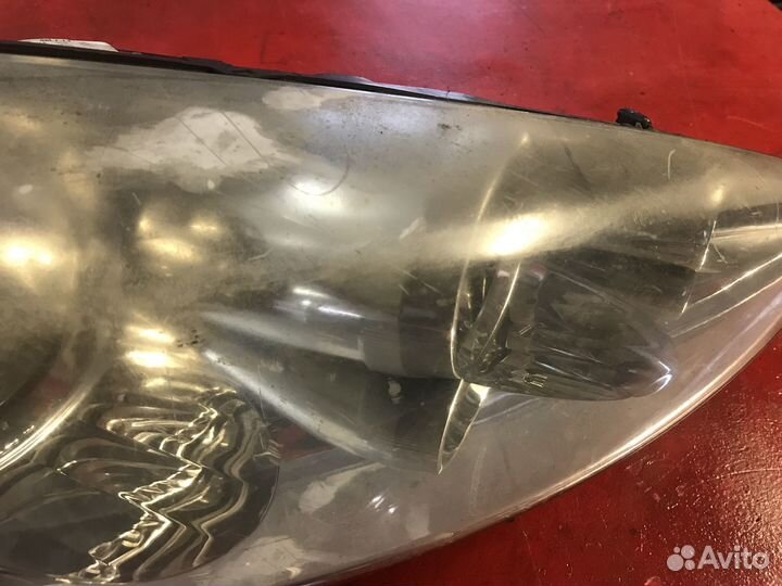 Фара правая Peugeot 308