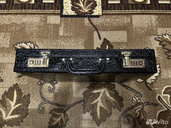 Дипломат с кодовым замком