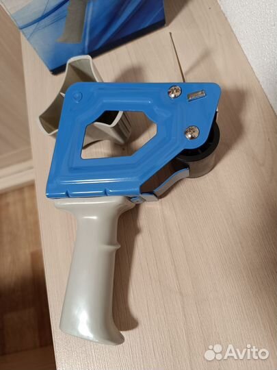 Диспенсер для скотча