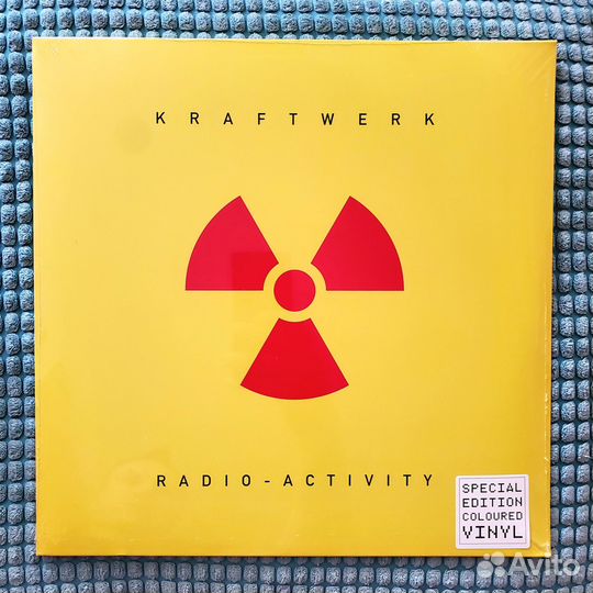 Kraftwerk - radio-activity