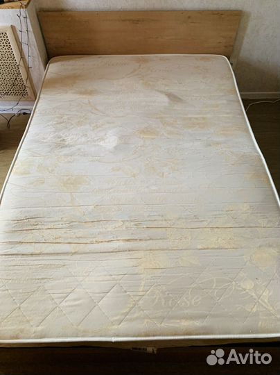 Кровать с матрасом 140 200