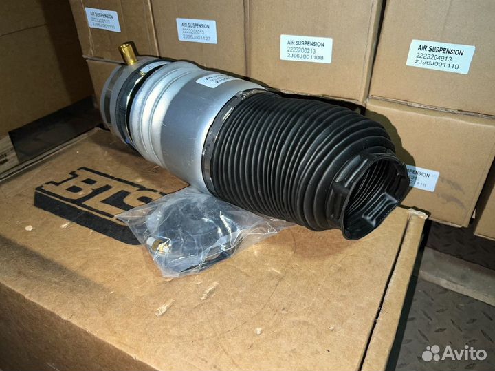 Пневмобаллон Volkswagen Touareg задний новый