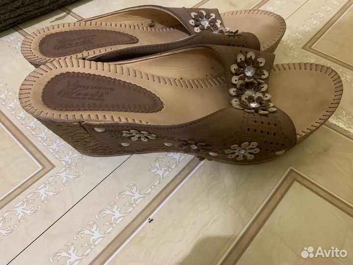 Шлепанцы женские