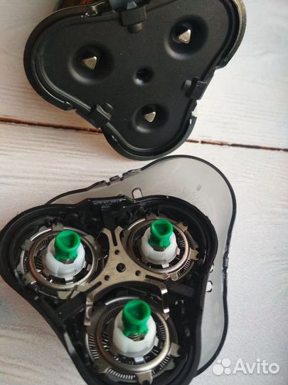 Аккумуляторная электробритва floating 360