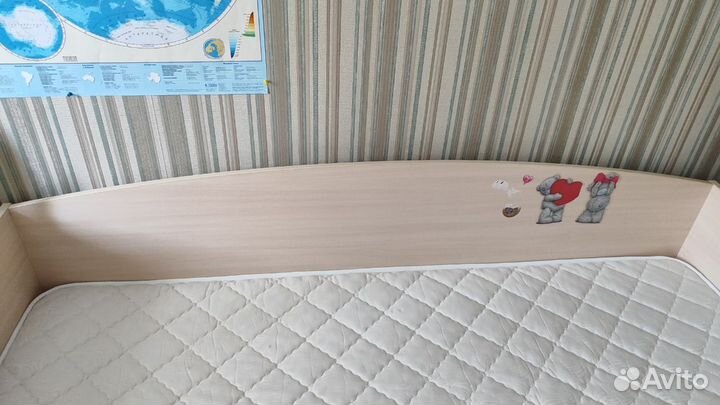 Кровать односпальная с ящиками и матрасом