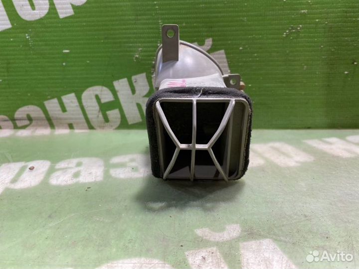 Дефлектор воздушный правый Nissan Tino QG18DE