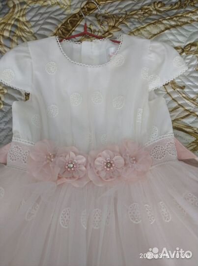 Праздничное платье для девочки 128-130 размера