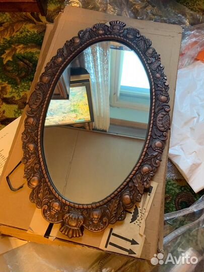 Новое настенное зеркало в раме из литья под бронзу